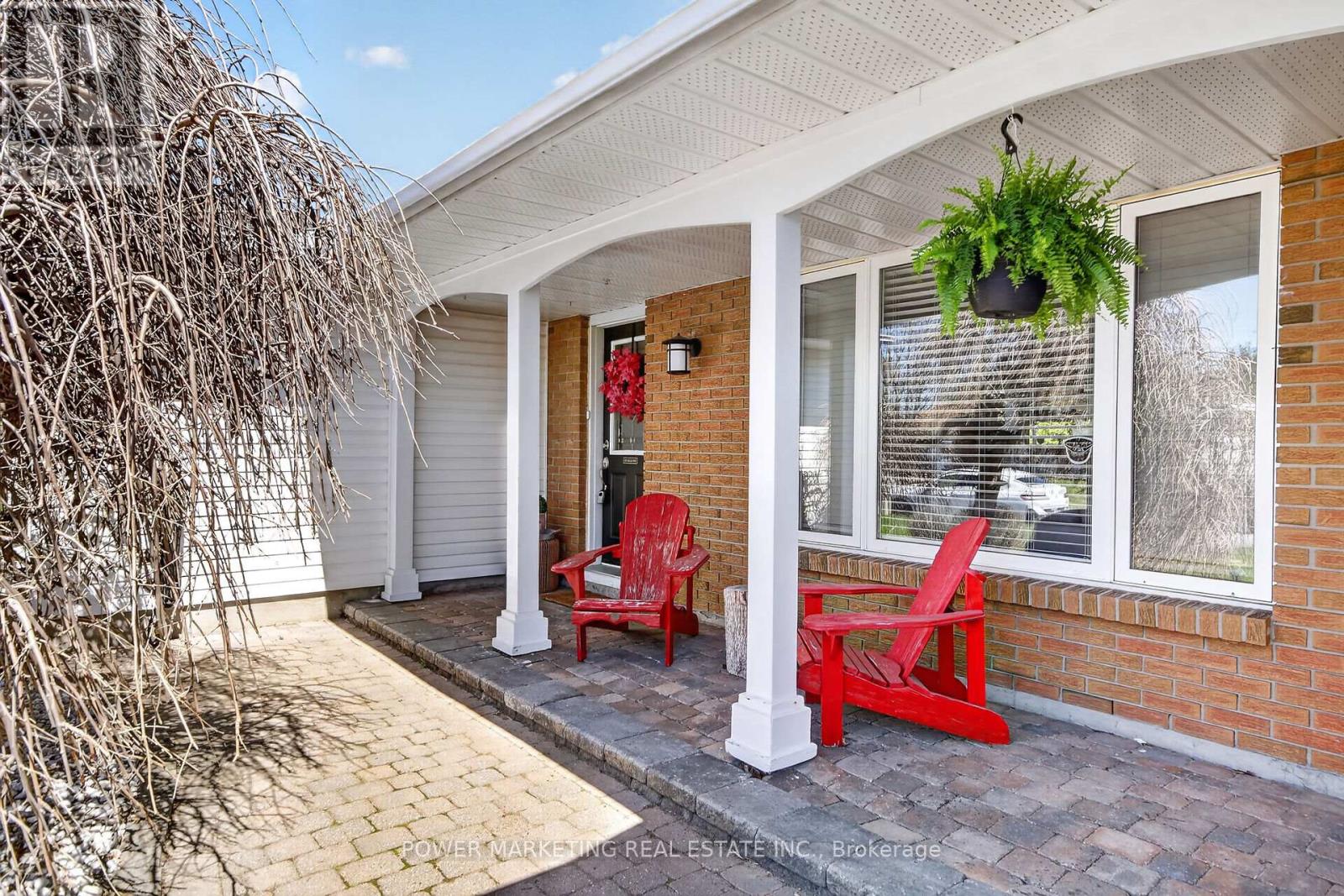 3269 Clearwater Crescent
