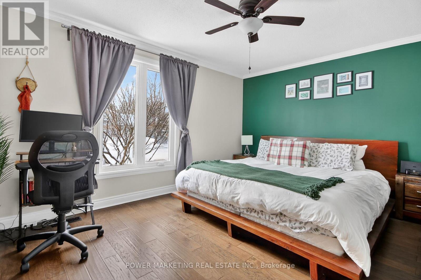 3269 Clearwater Crescent