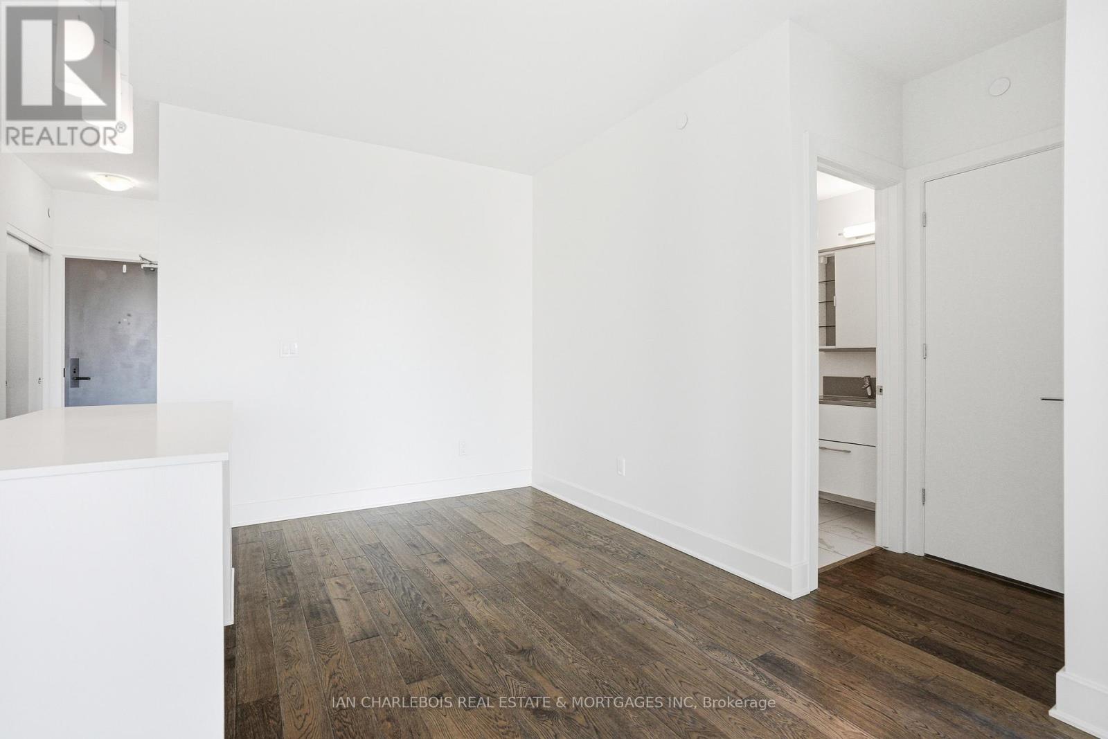 1701 - 255 Bay Street