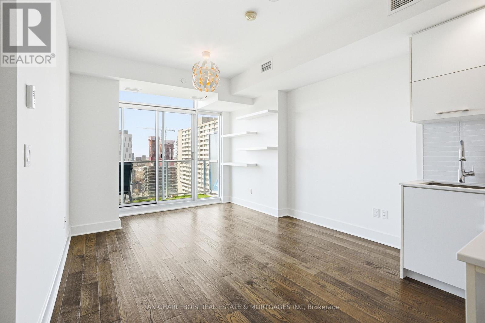 1701 - 255 Bay Street