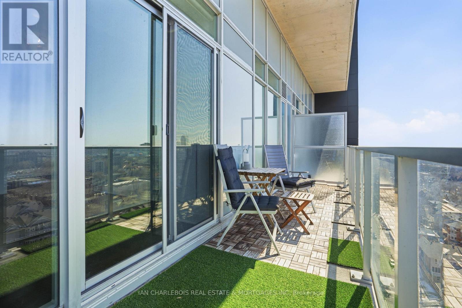 1701 - 255 Bay Street