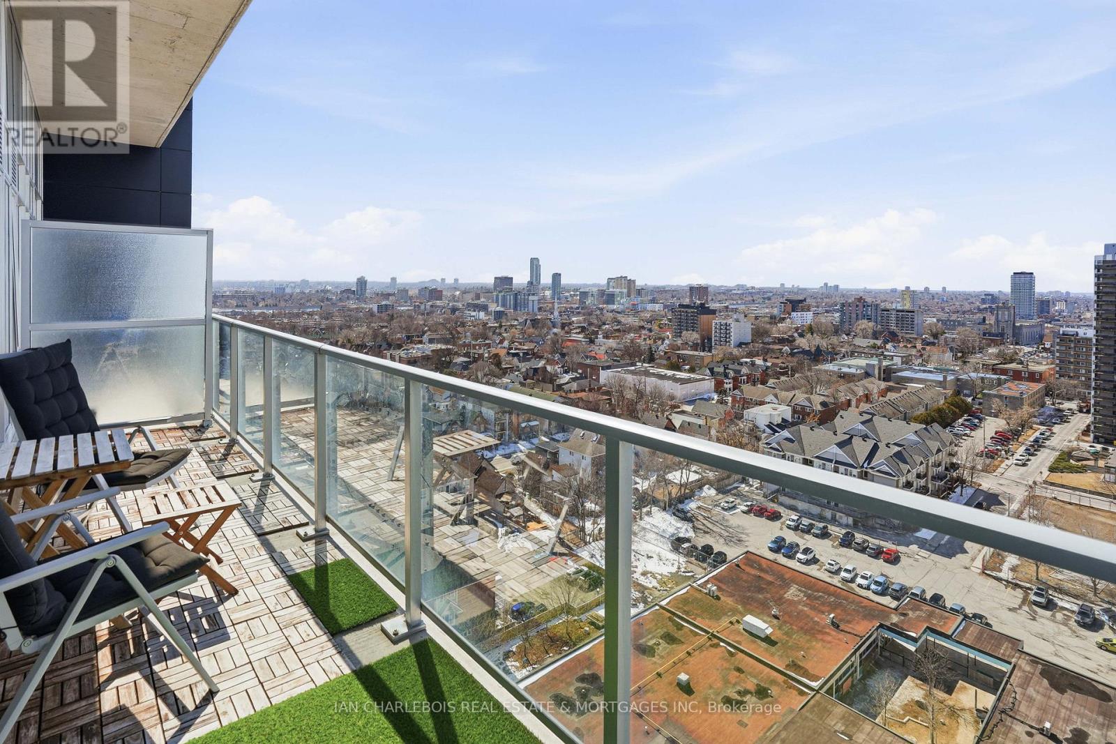 1701 - 255 Bay Street