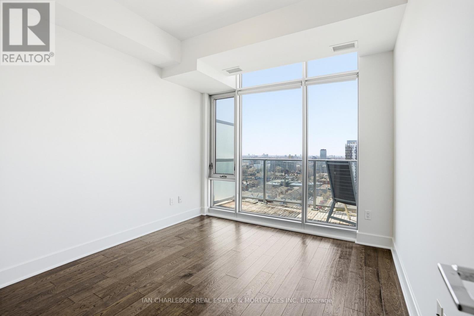 1701 - 255 Bay Street