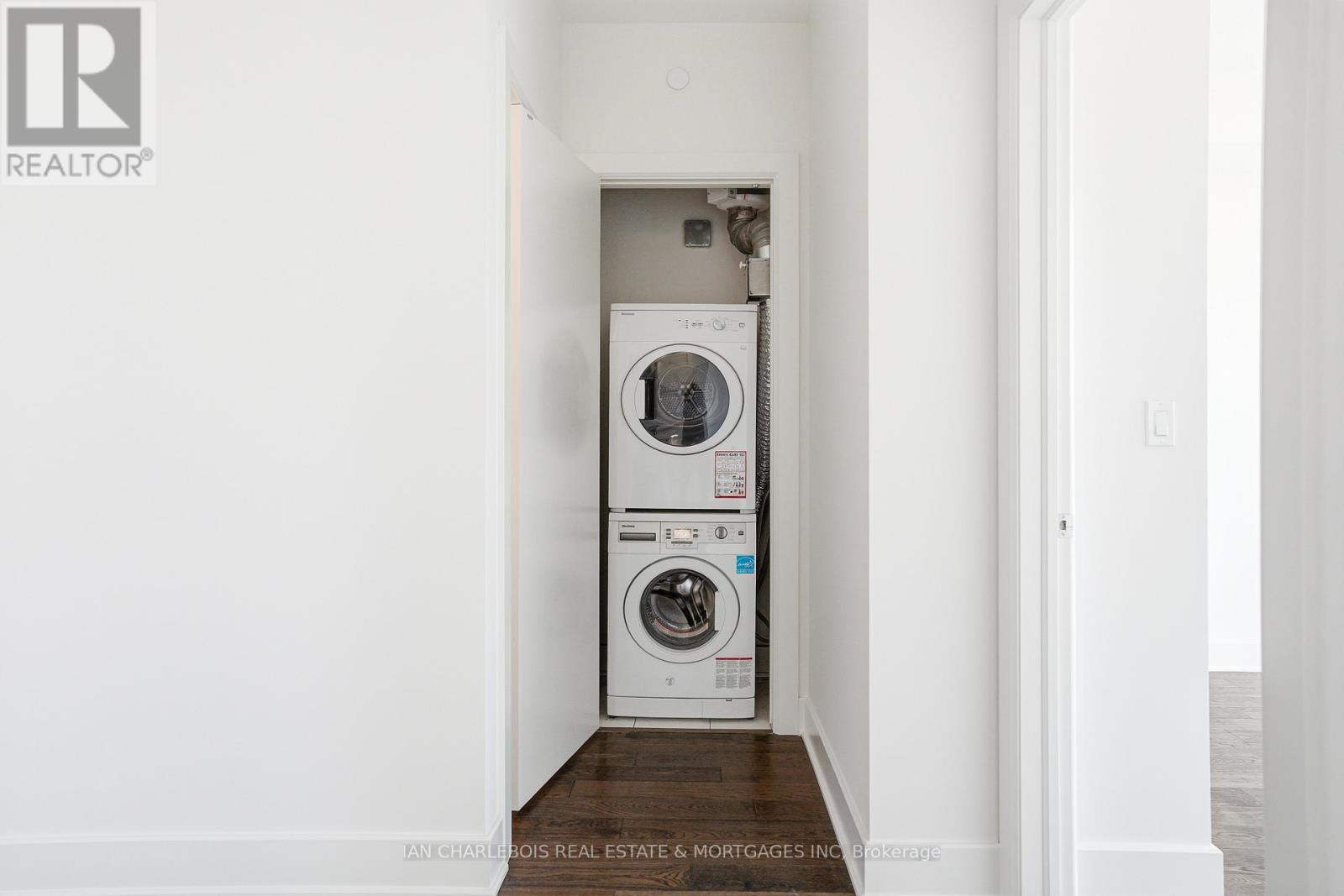 1701 - 255 Bay Street