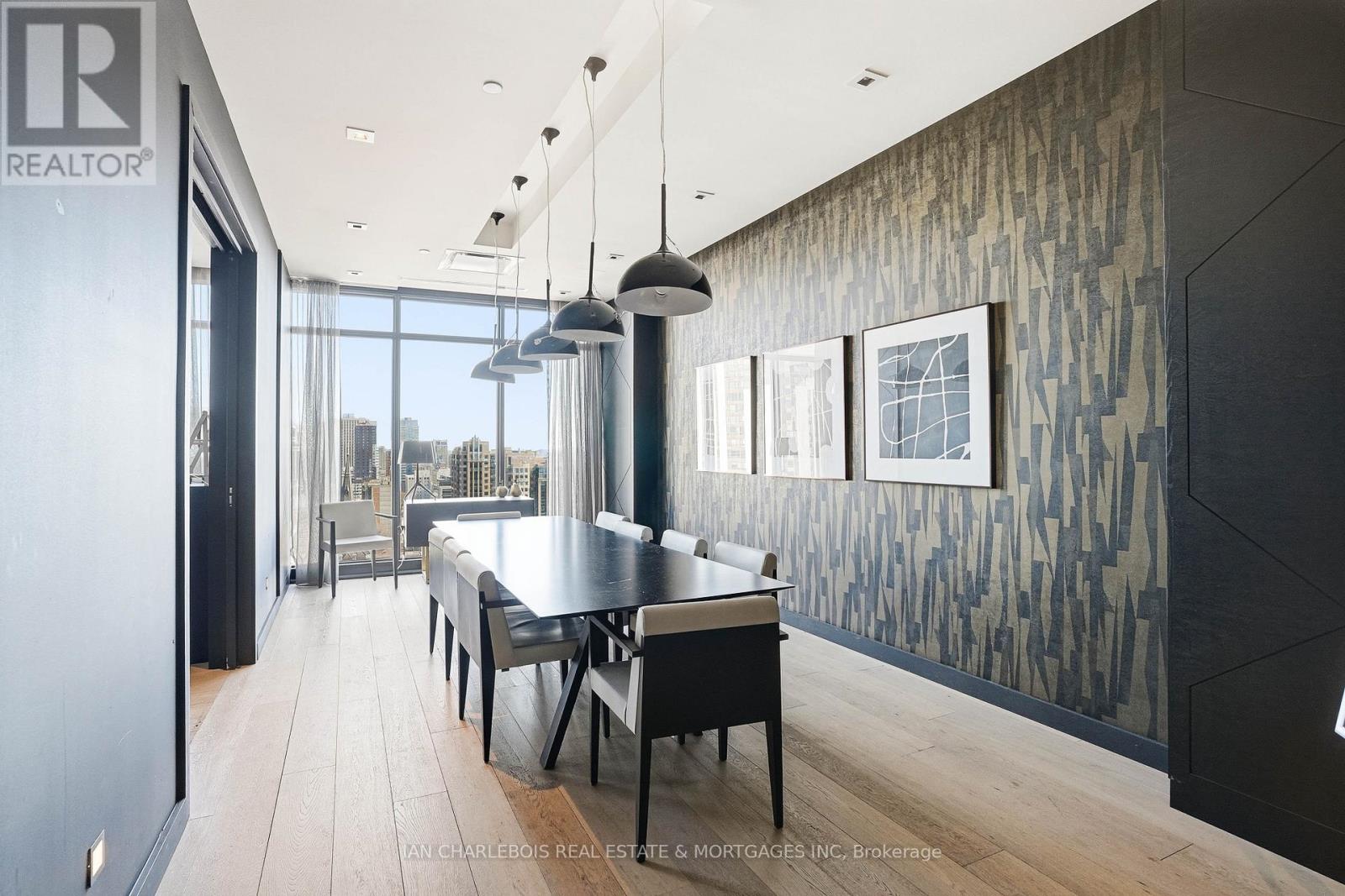 1701 - 255 Bay Street