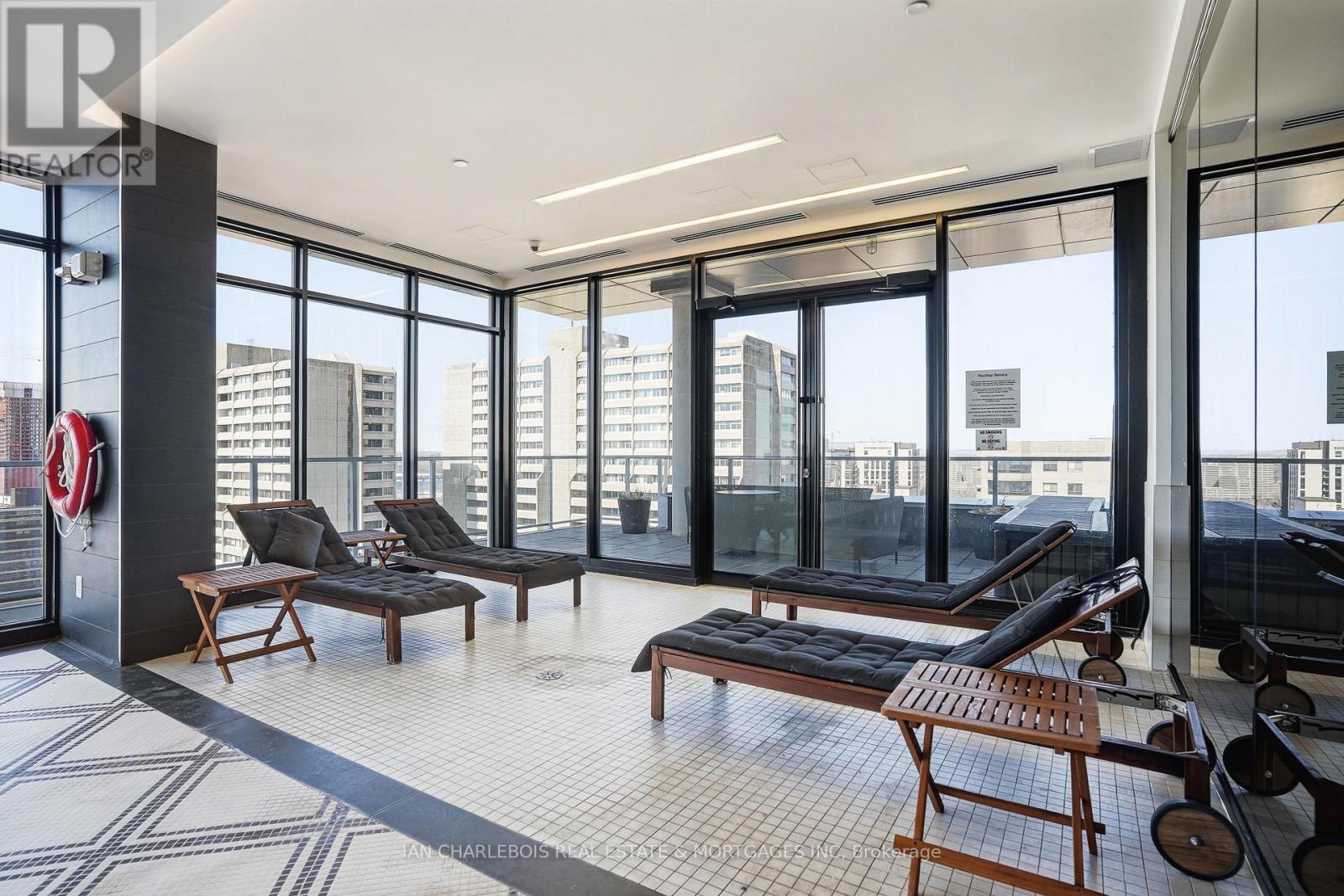 1701 - 255 Bay Street