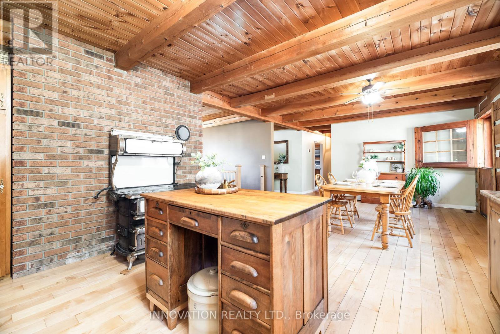 3019 Barlow Crescent