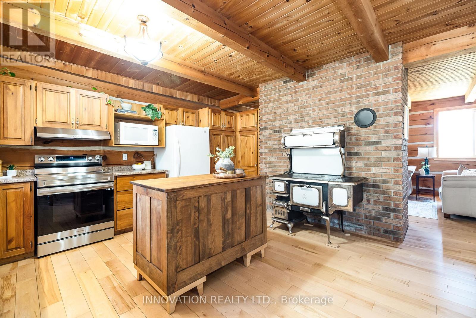 3019 Barlow Crescent