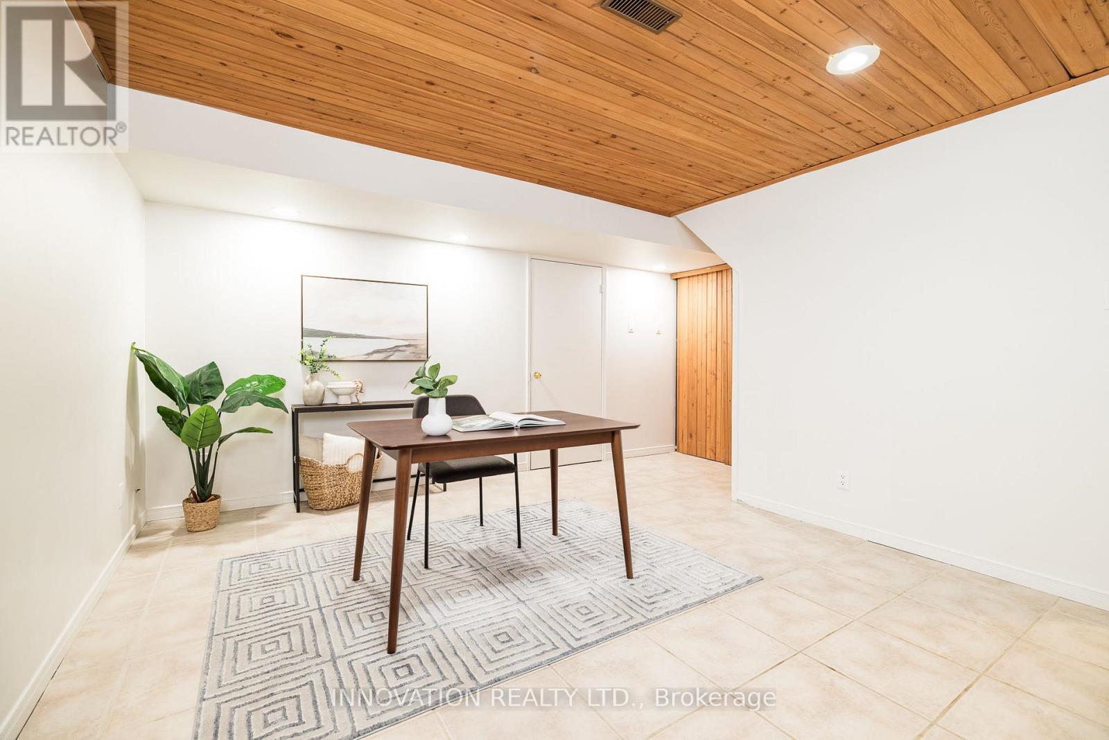 3019 Barlow Crescent