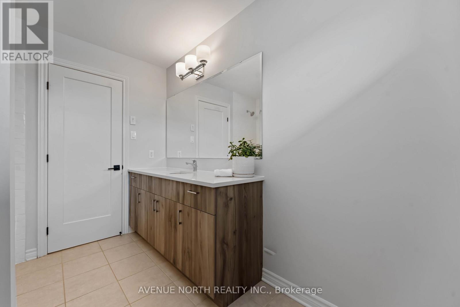 711 Moonflower Crescent