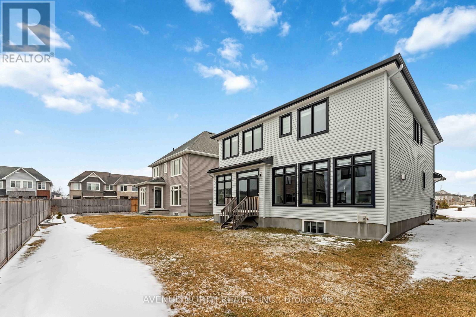 711 Moonflower Crescent