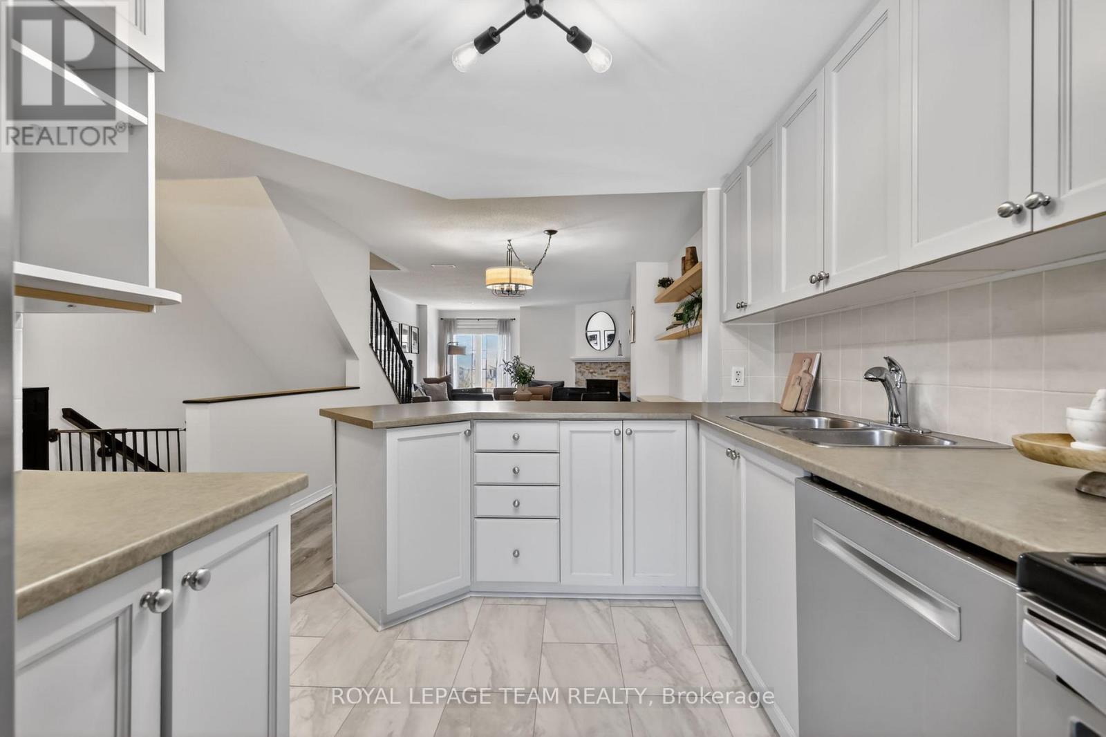 13 - 424 Hillsboro Private