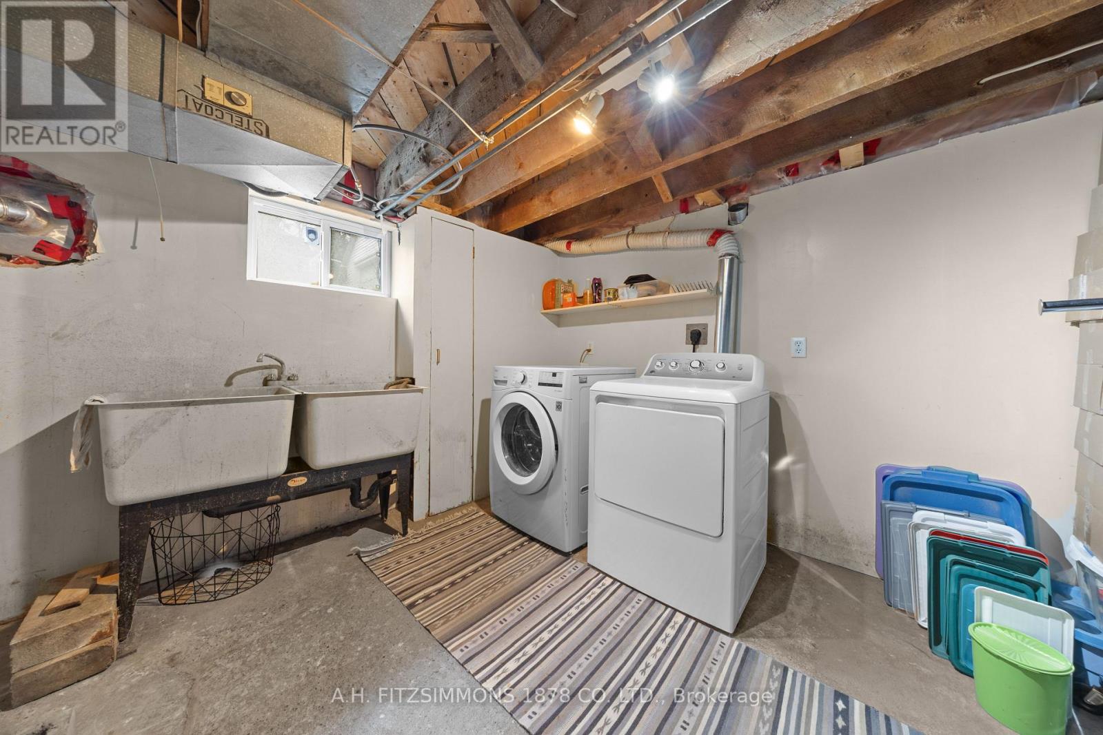 564 Tweedsmuir Avenue