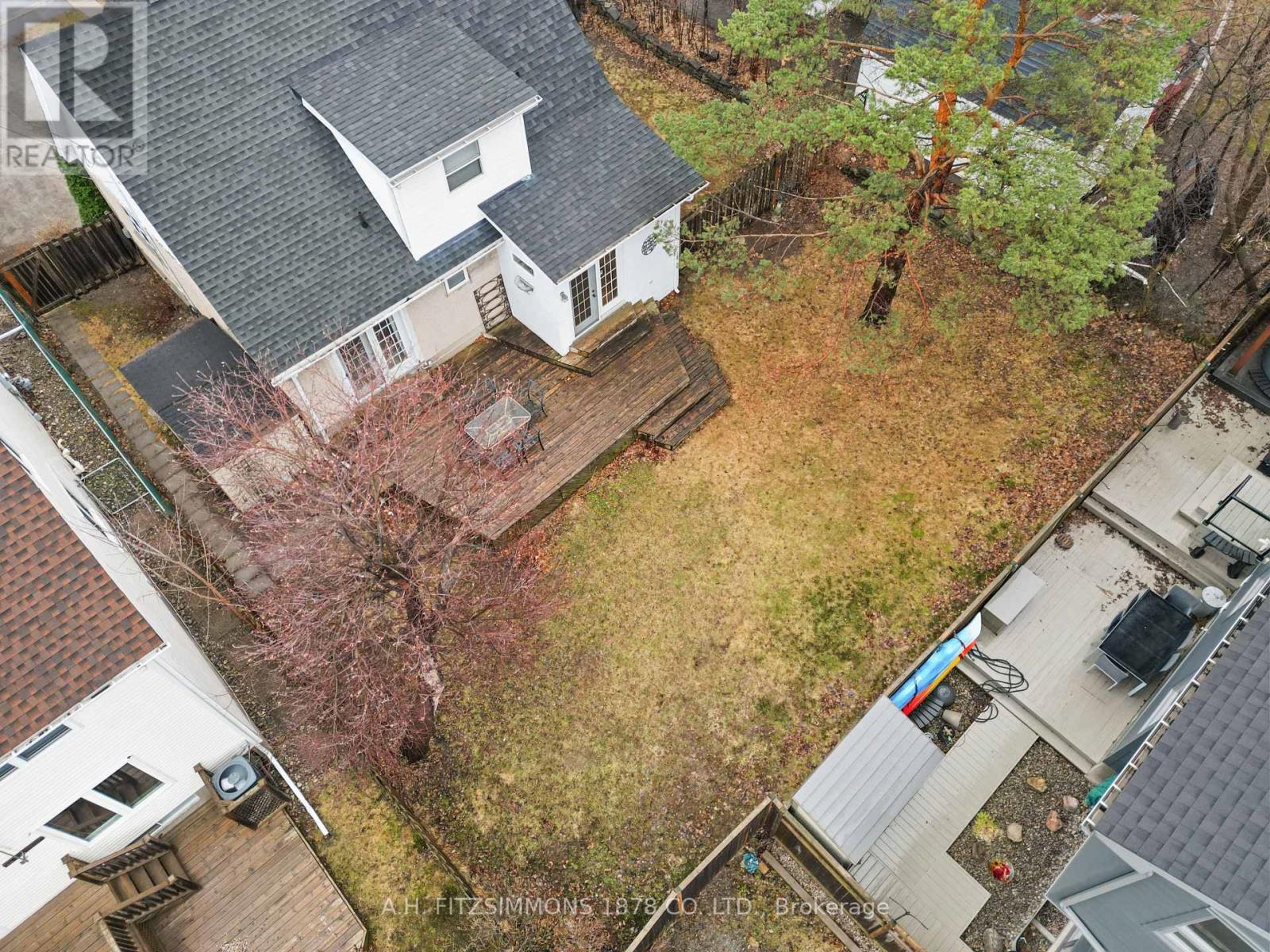 564 Tweedsmuir Avenue