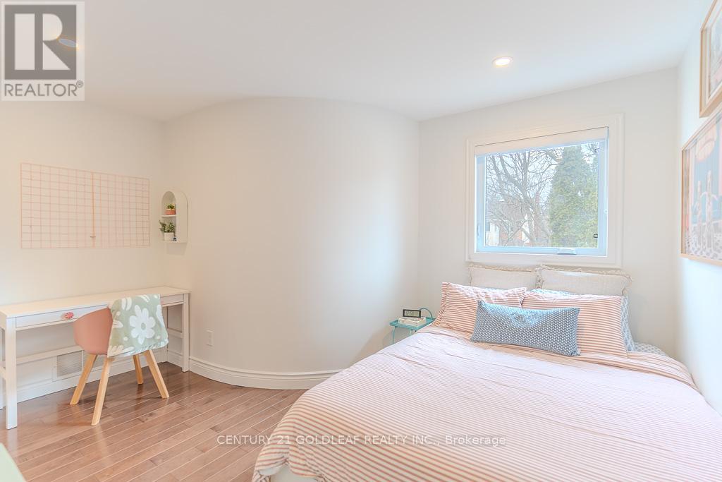 6 Pemberton Crescent