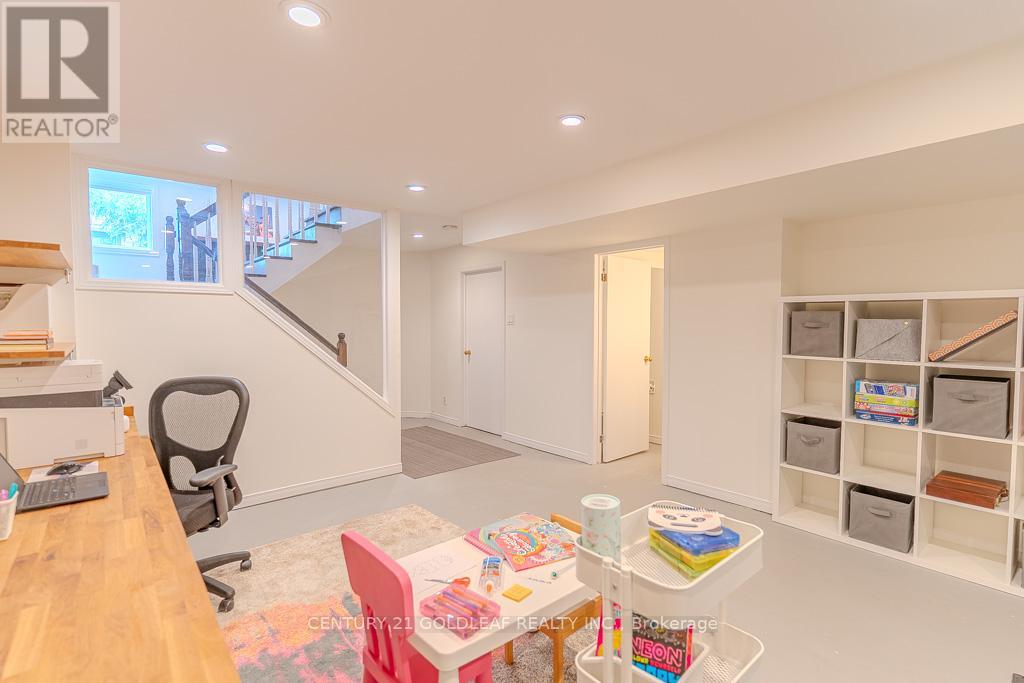 6 Pemberton Crescent