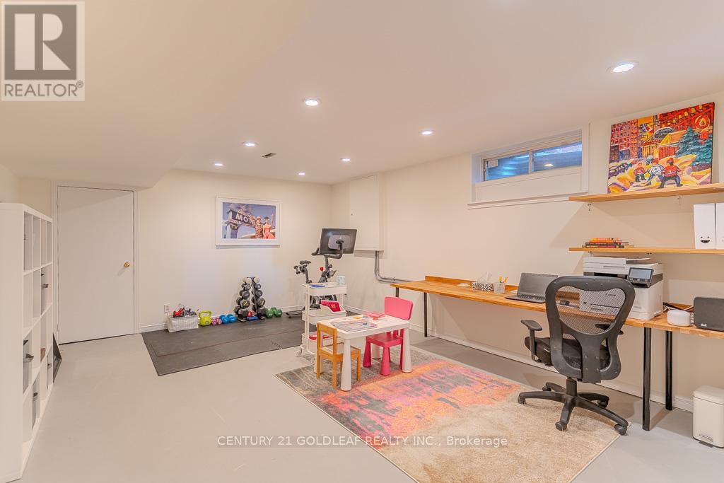 6 Pemberton Crescent