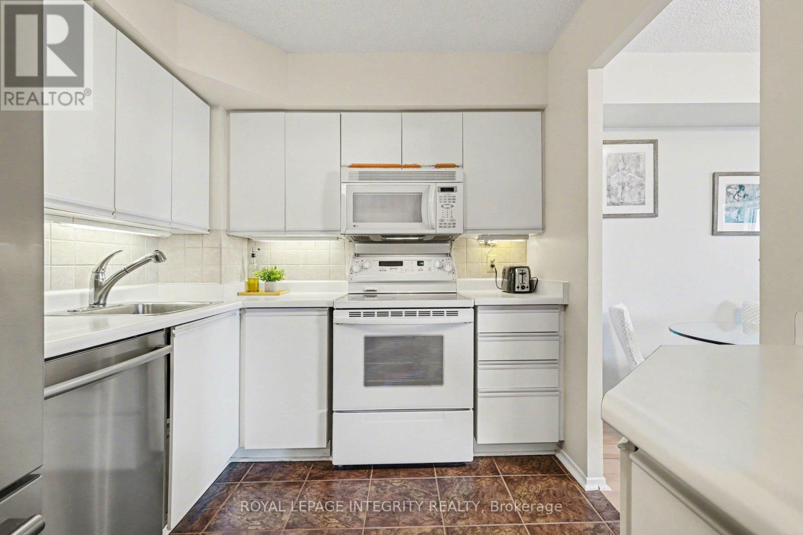 928 - 1025 Grenon Avenue