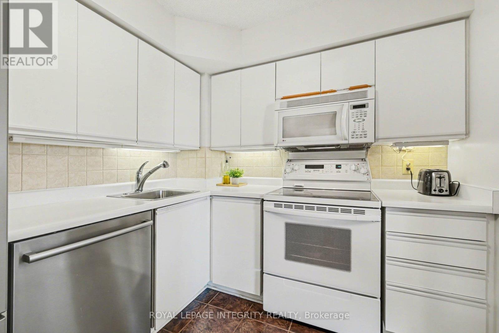 928 - 1025 Grenon Avenue