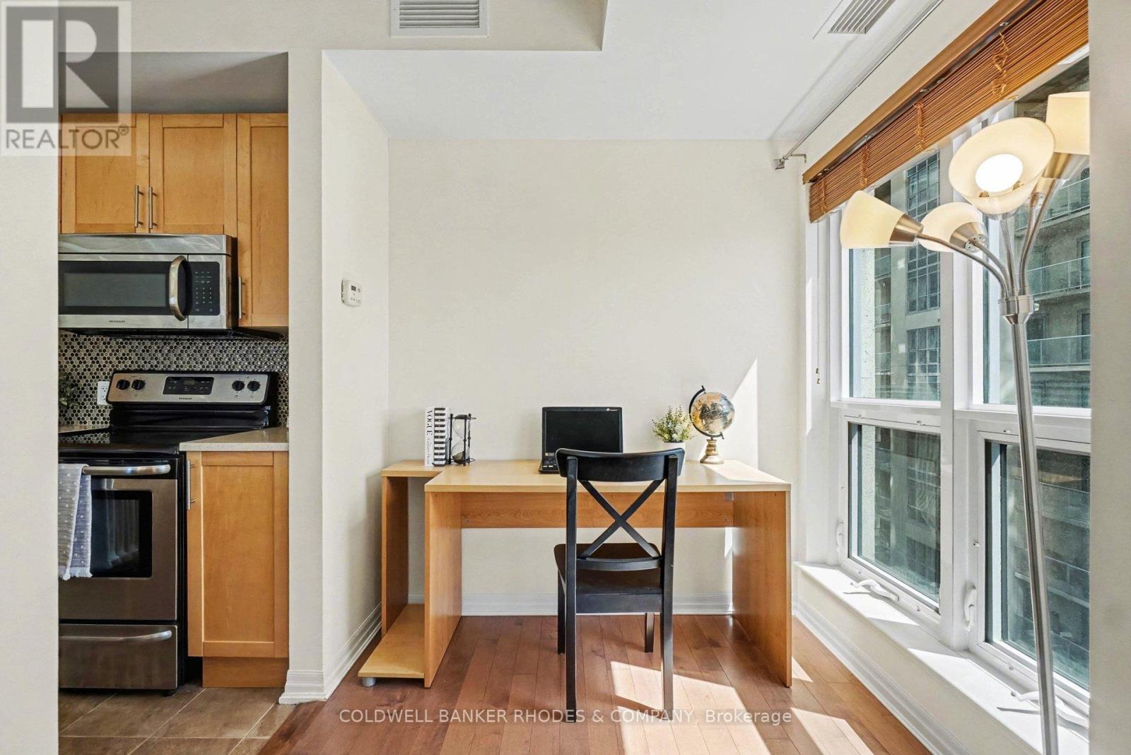 1809 - 242 Rideau Street