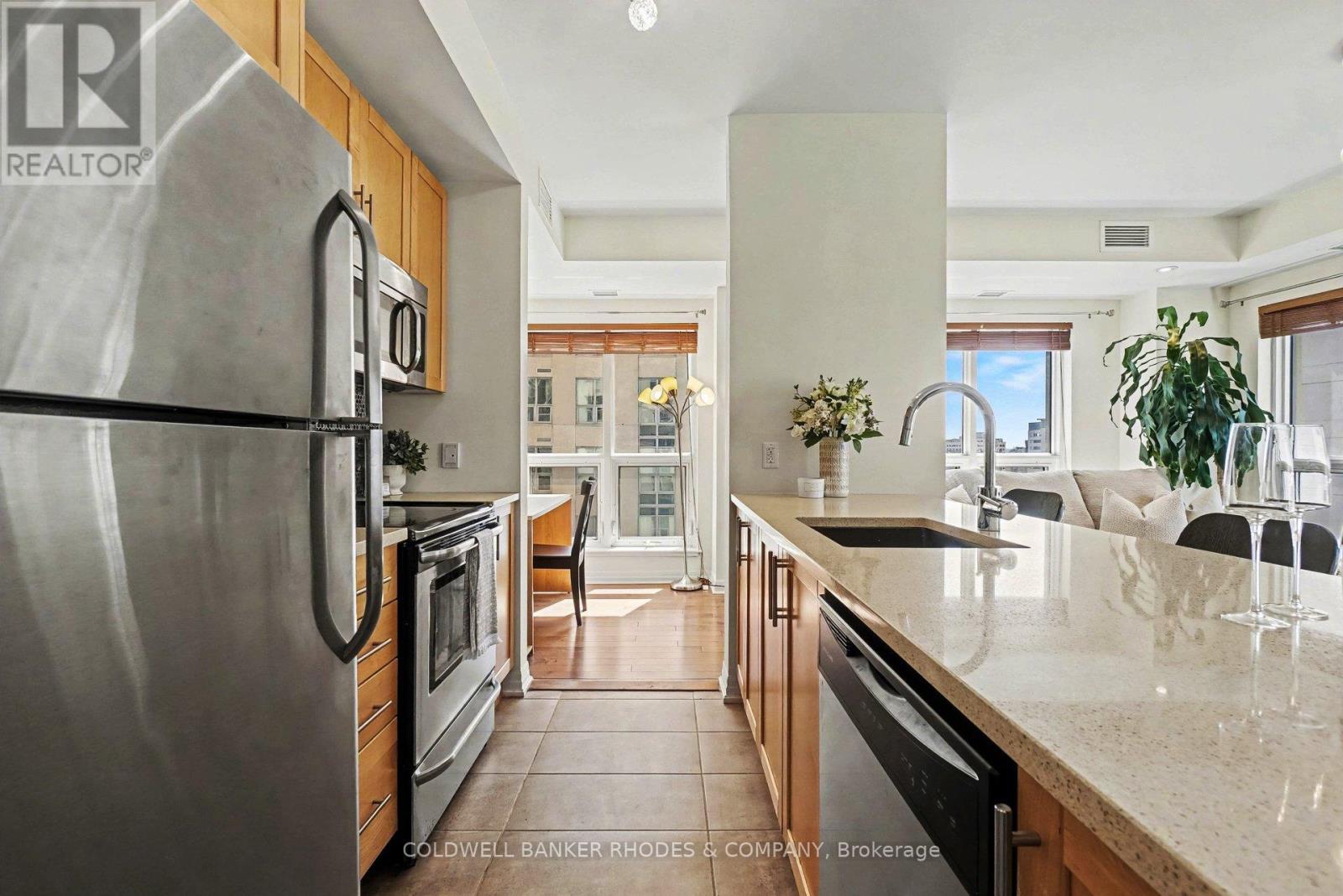 1809 - 242 Rideau Street