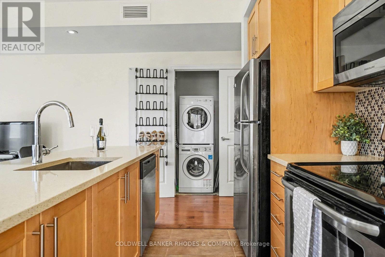 1809 - 242 Rideau Street