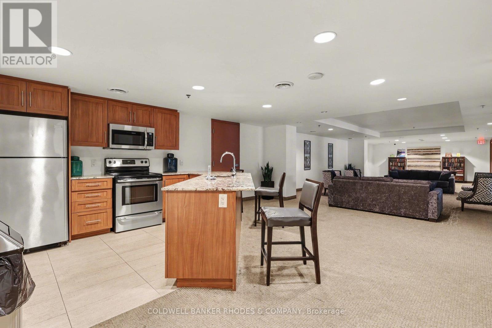 1809 - 242 Rideau Street