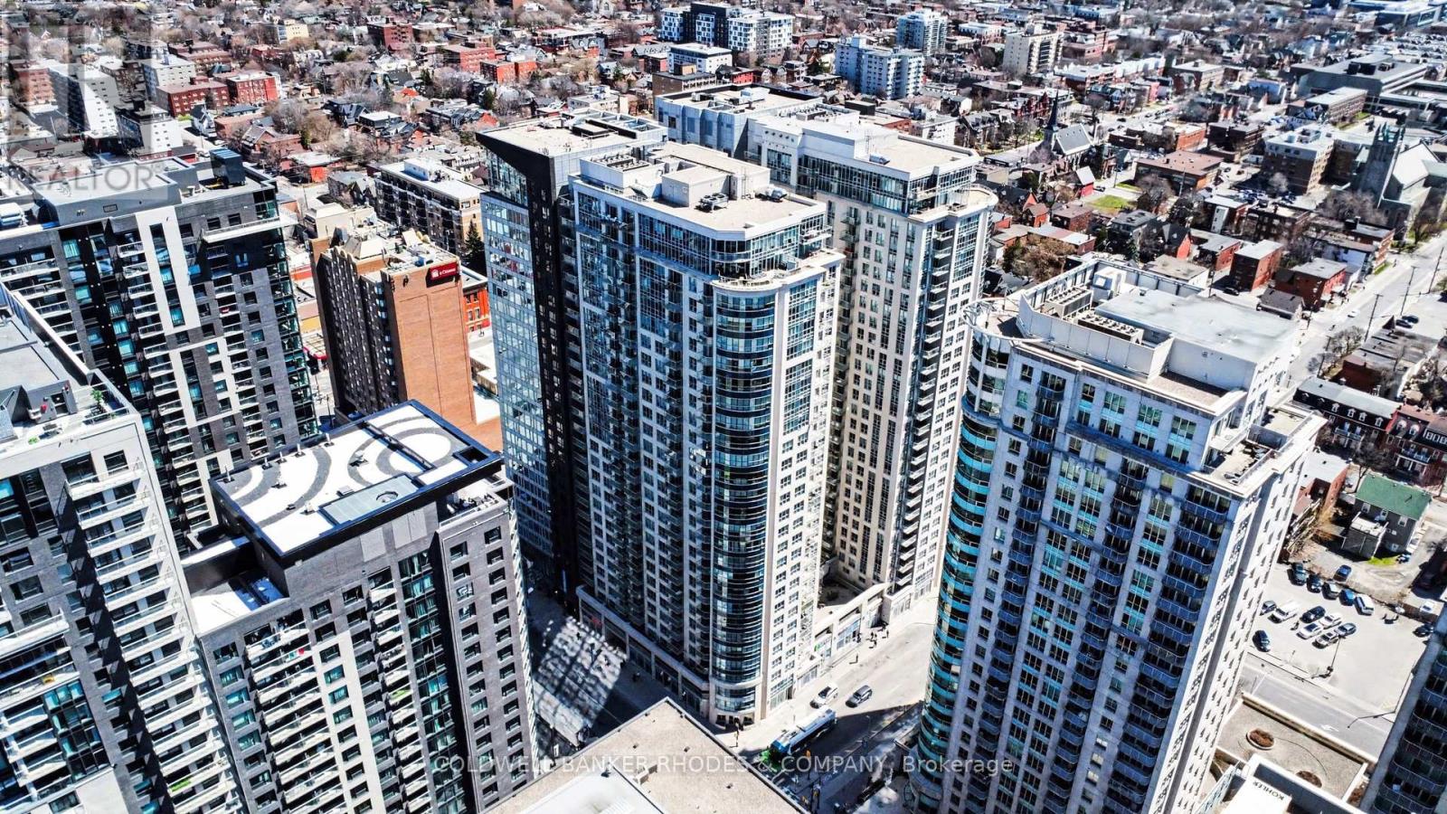 1809 - 242 Rideau Street