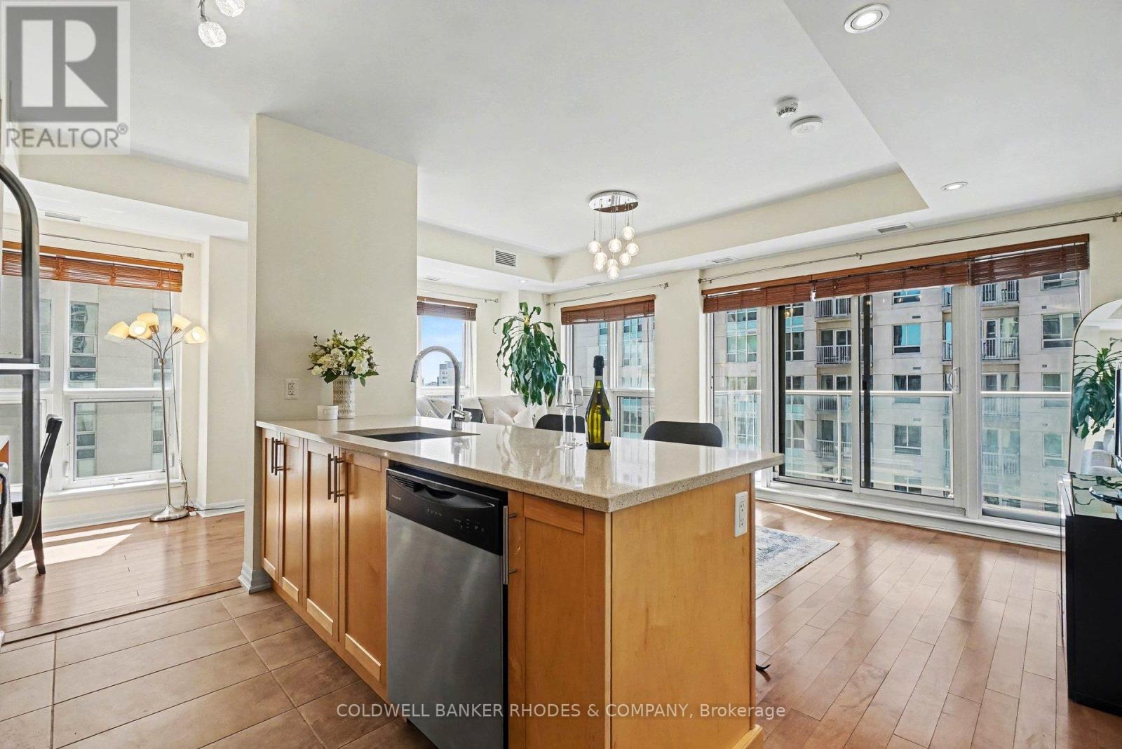 1809 - 242 Rideau Street