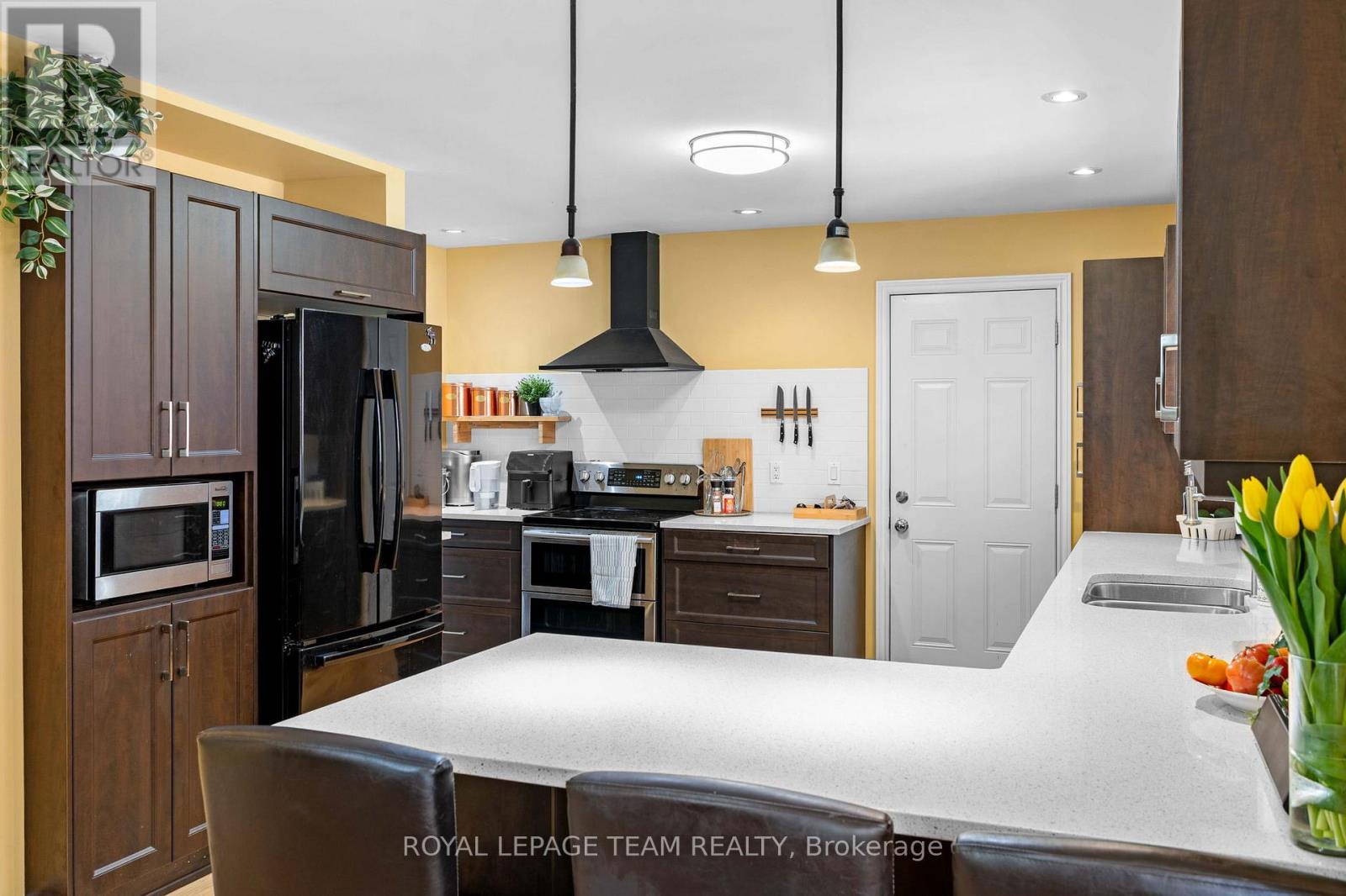 1986 Fairbanks Avenue