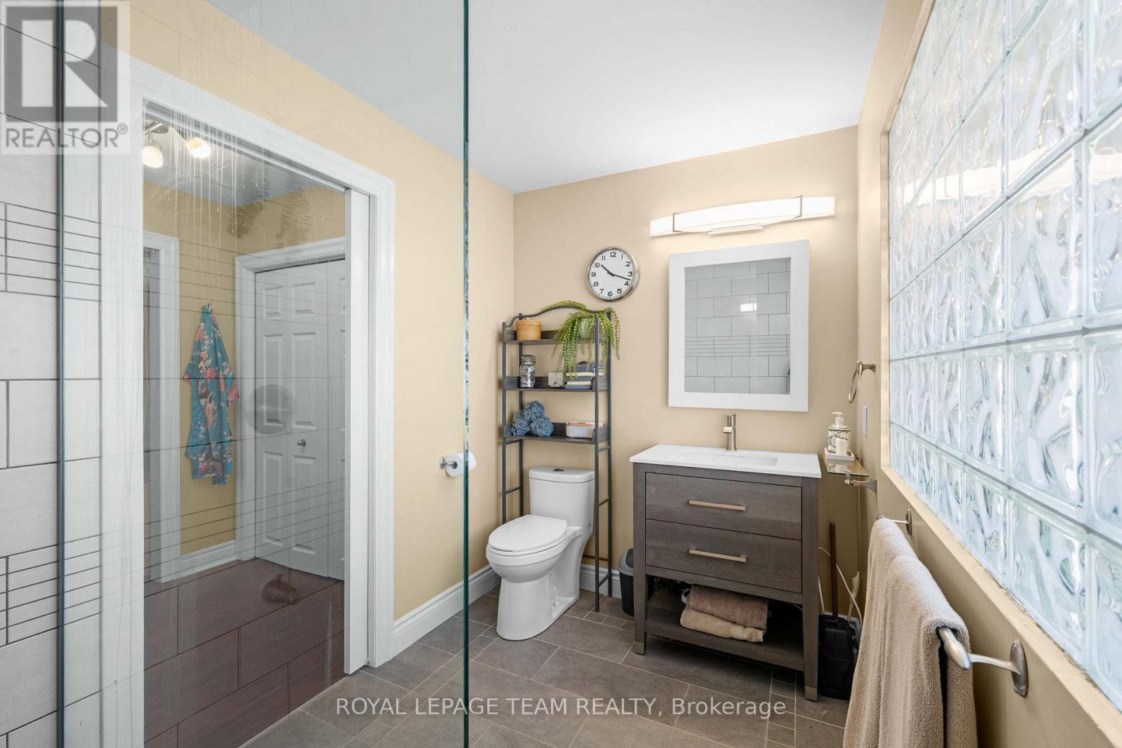 1986 Fairbanks Avenue