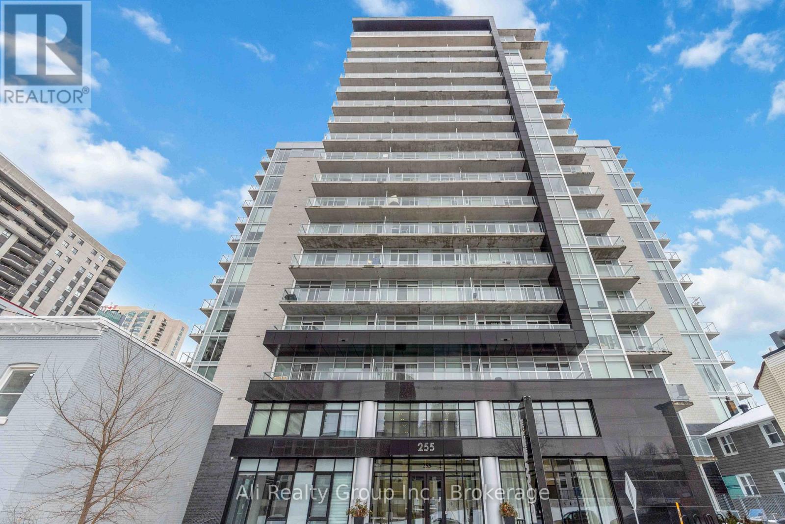 410 - 255 Bay Street