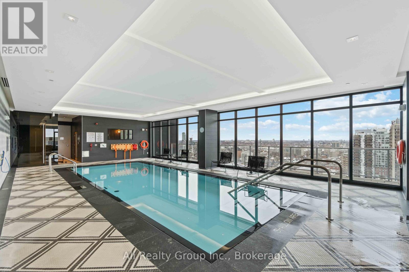 410 - 255 Bay Street