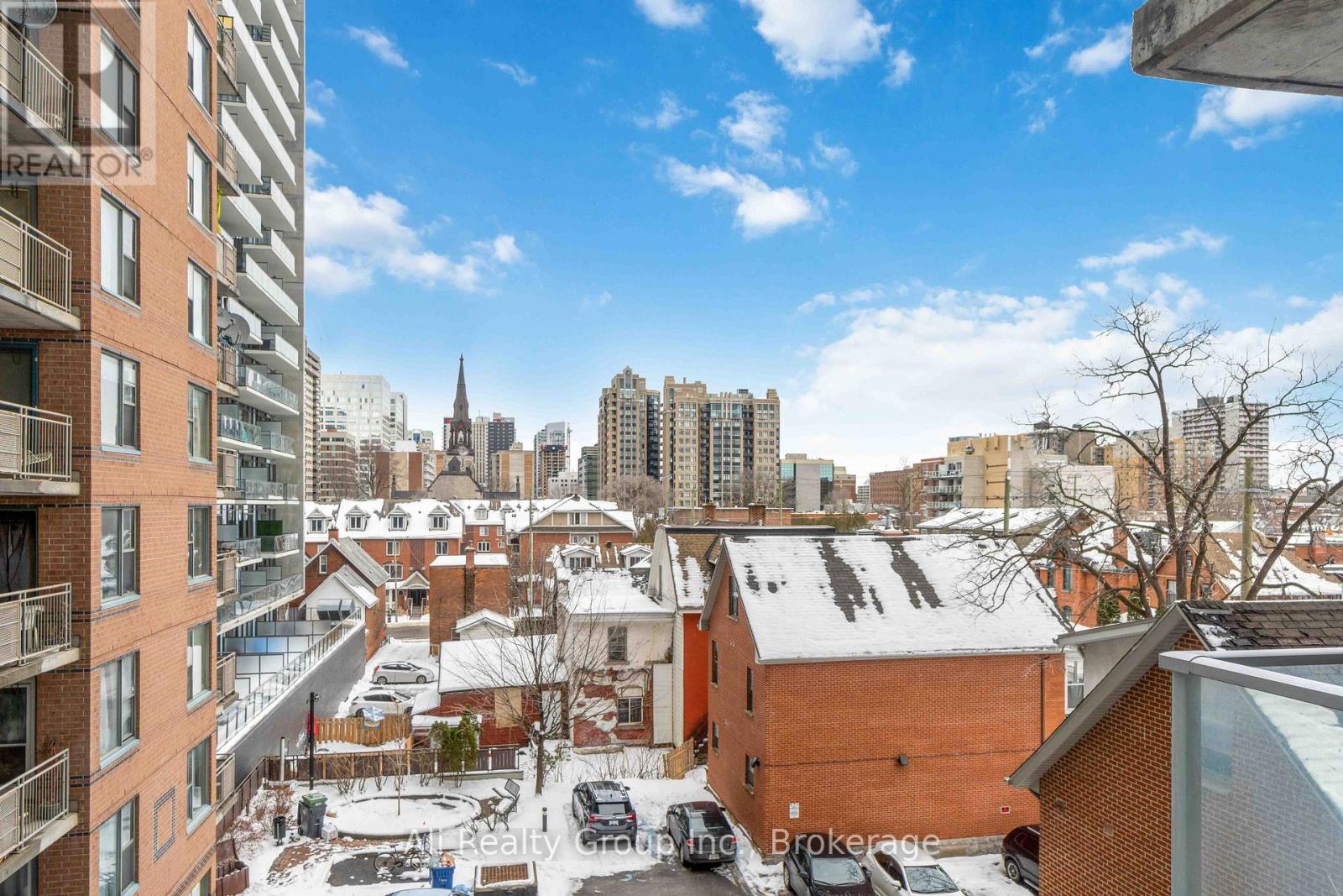 410 - 255 Bay Street