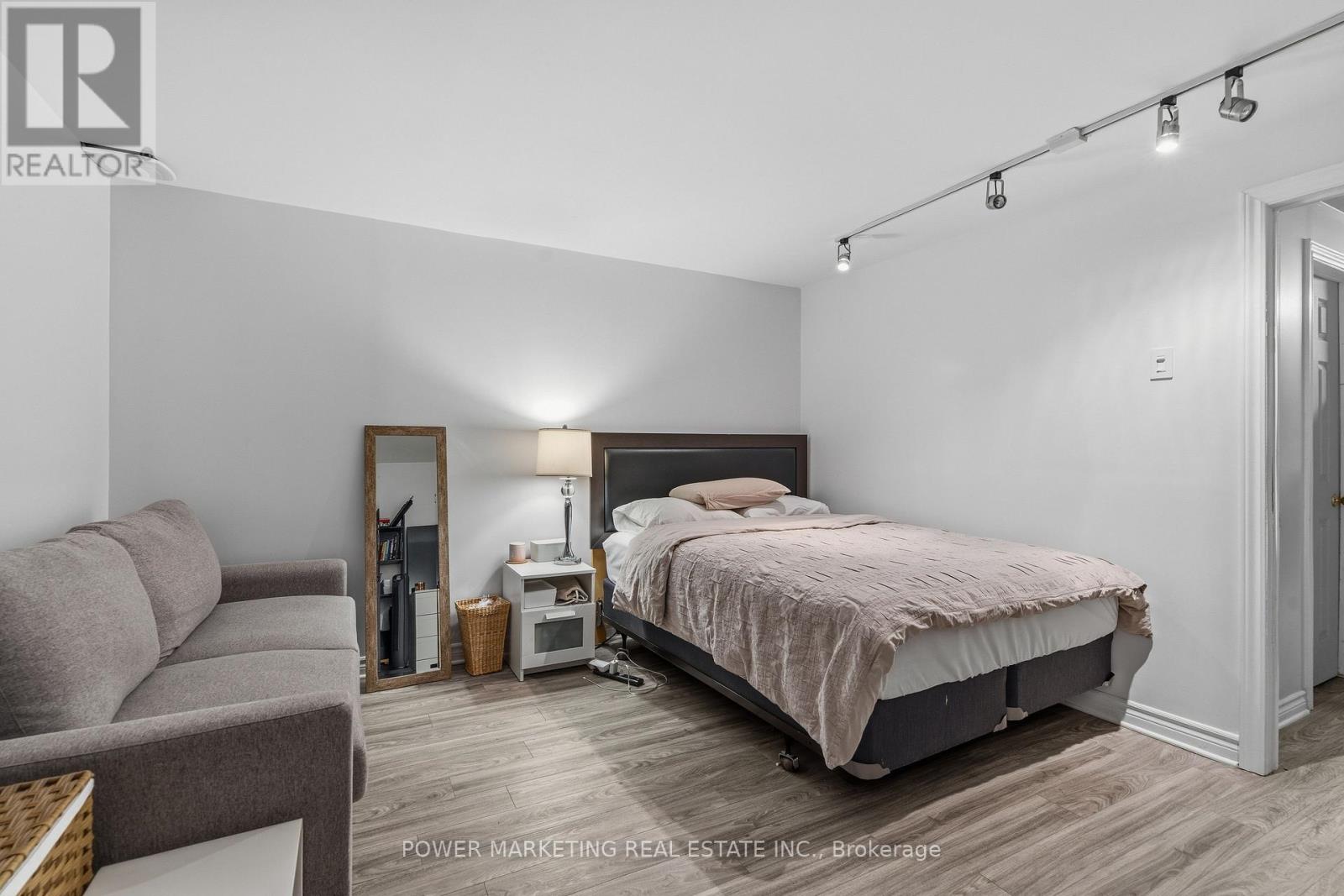 160 Rushford Private