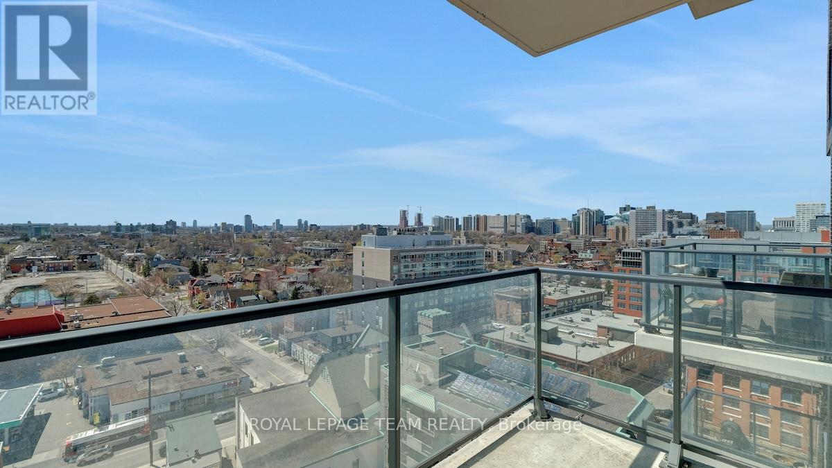 1206 - 203 Catherine Street