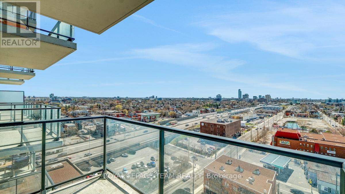 1206 - 203 Catherine Street