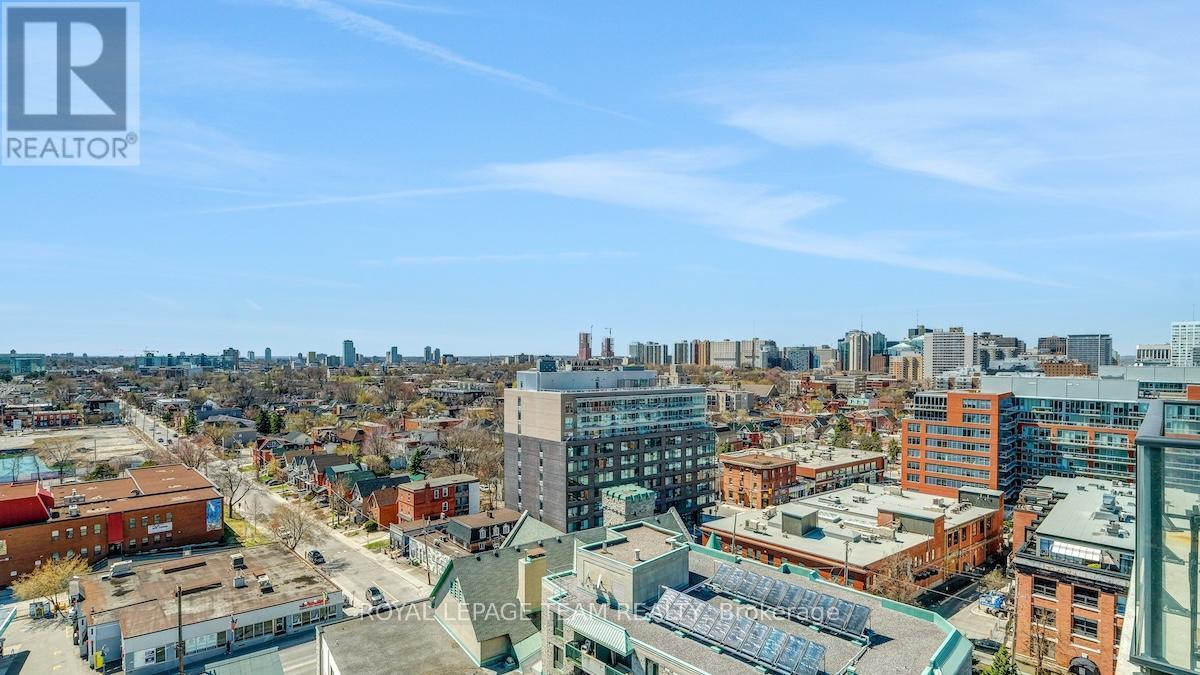 1206 - 203 Catherine Street