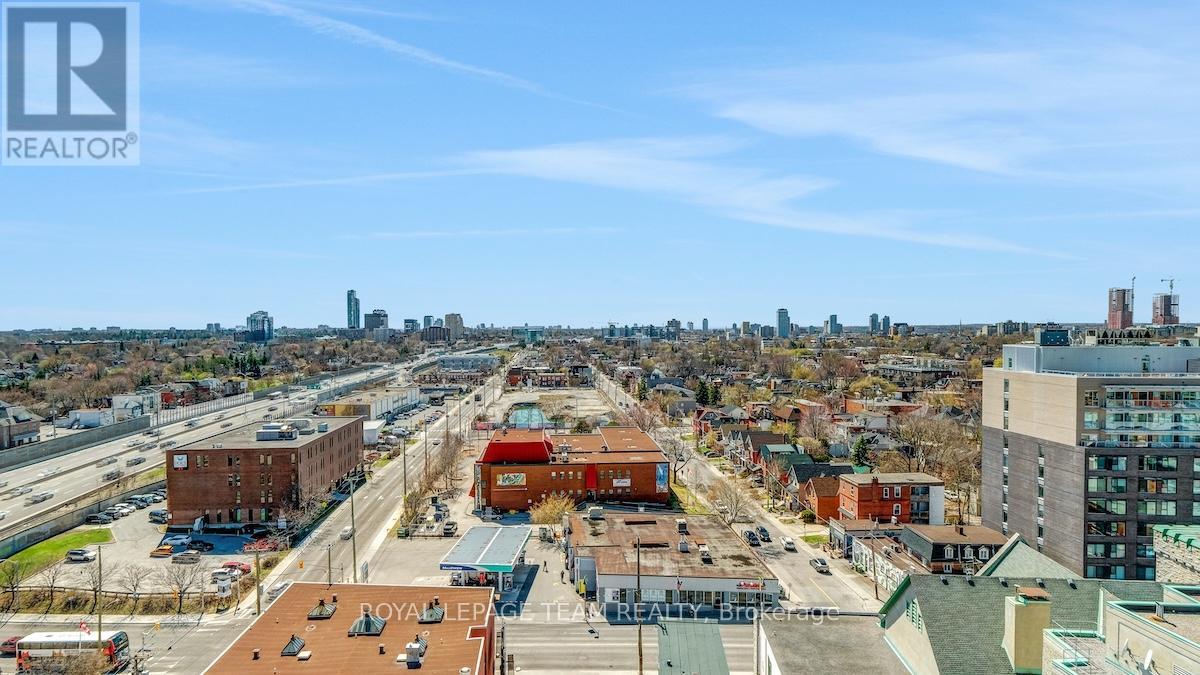 1206 - 203 Catherine Street