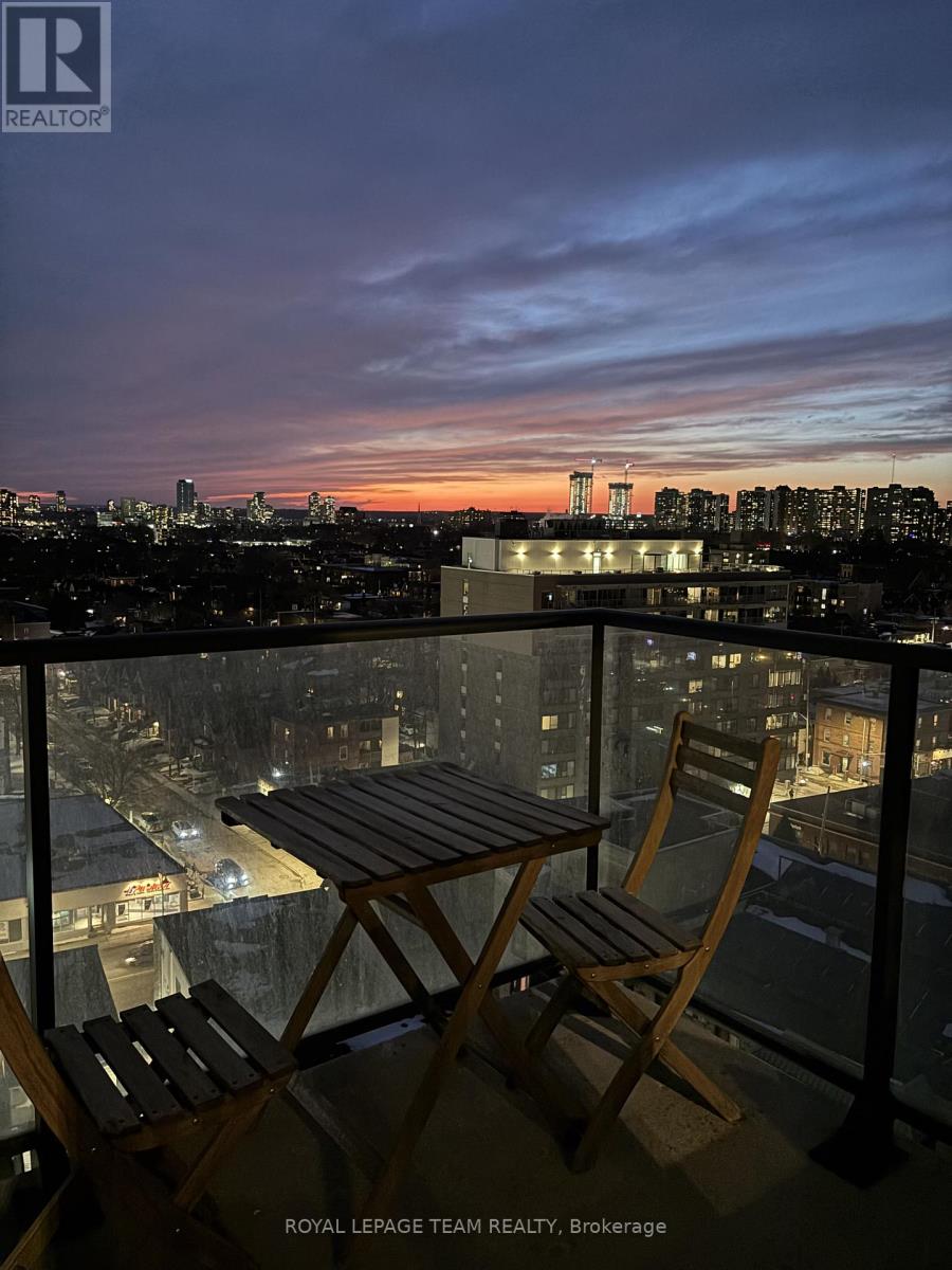 1206 - 203 Catherine Street