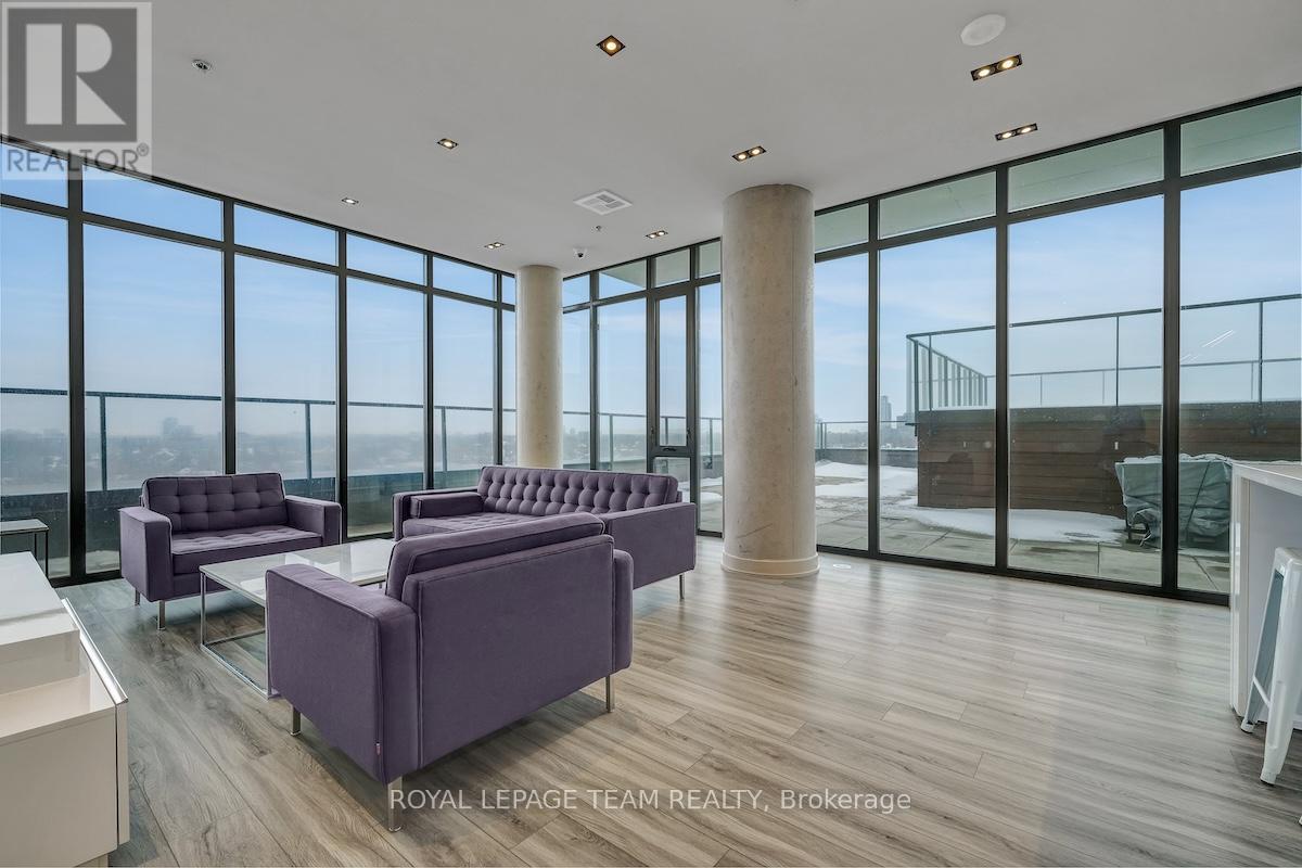 1206 - 203 Catherine Street