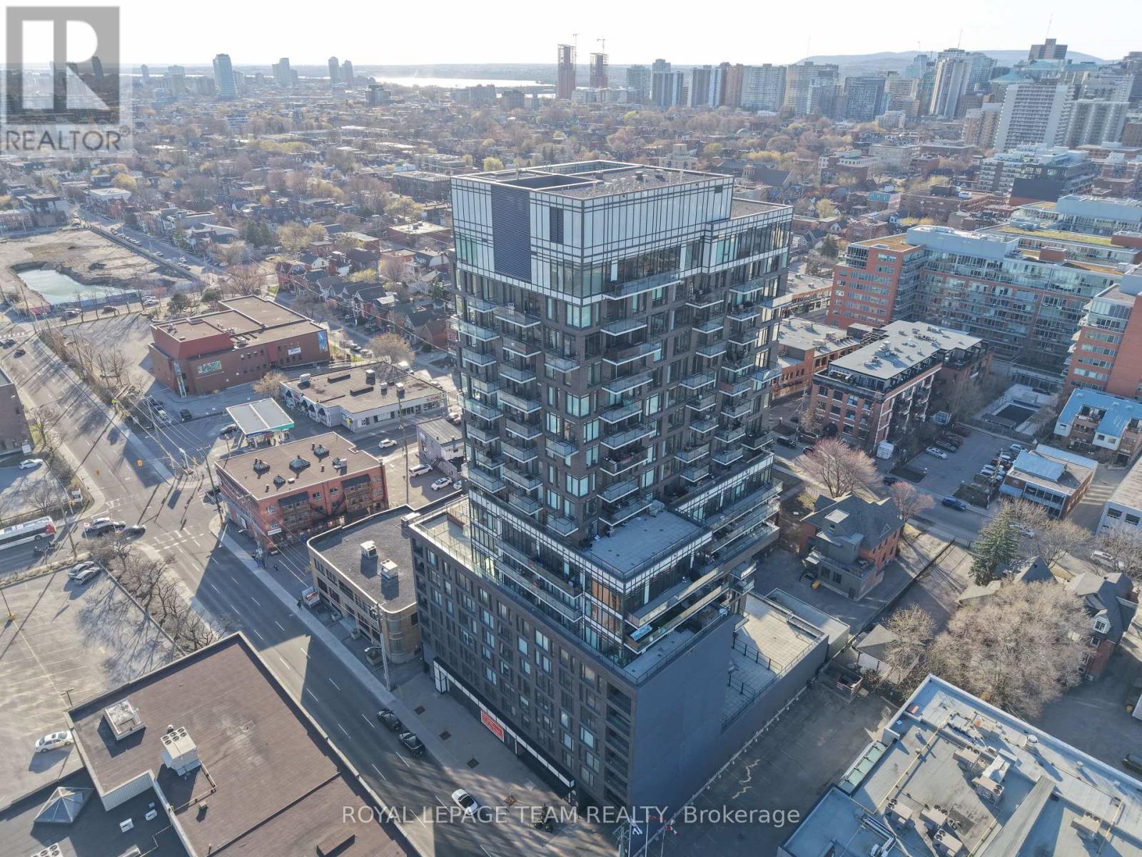 1206 - 203 Catherine Street