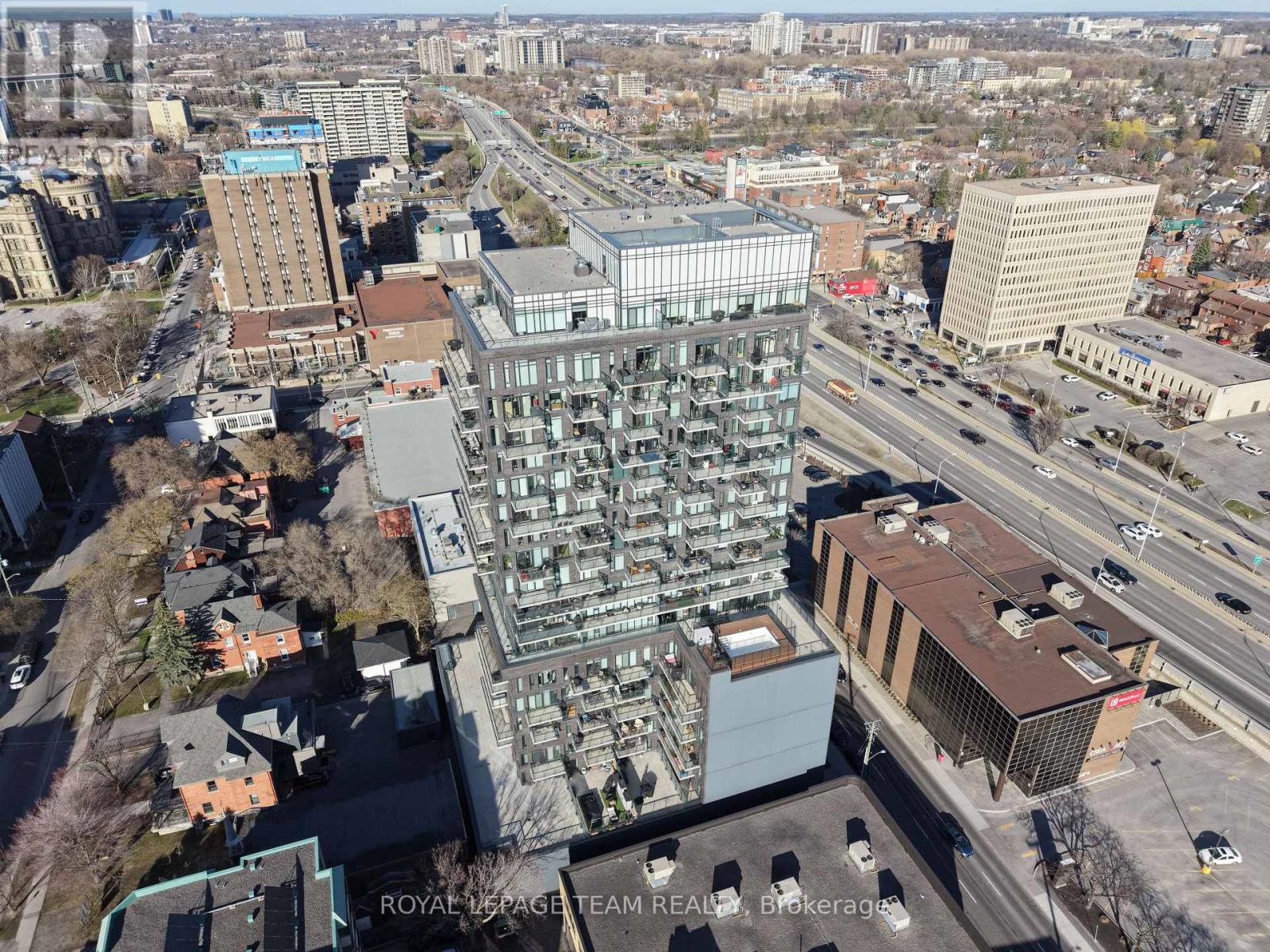 1206 - 203 Catherine Street