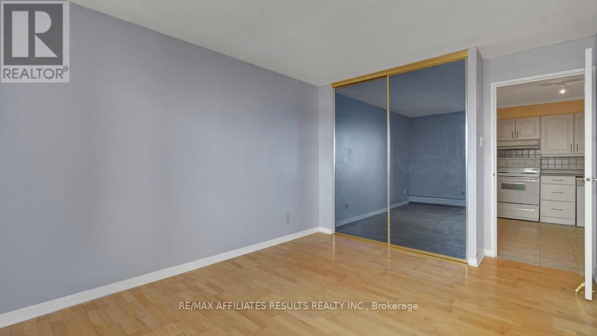 2110 - 415 Greenview Avenue