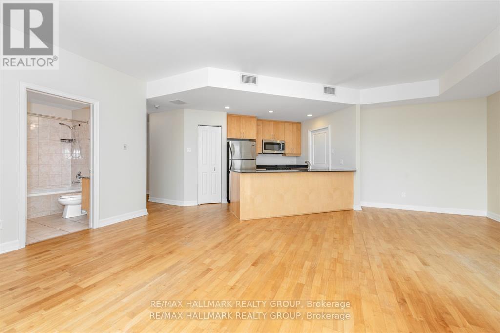 702 - 1227 Wellington Street W