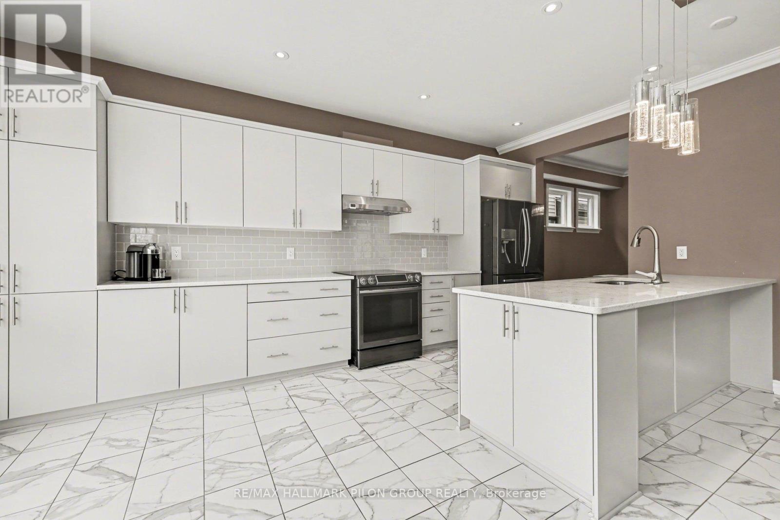 266 Shinleaf Crescent