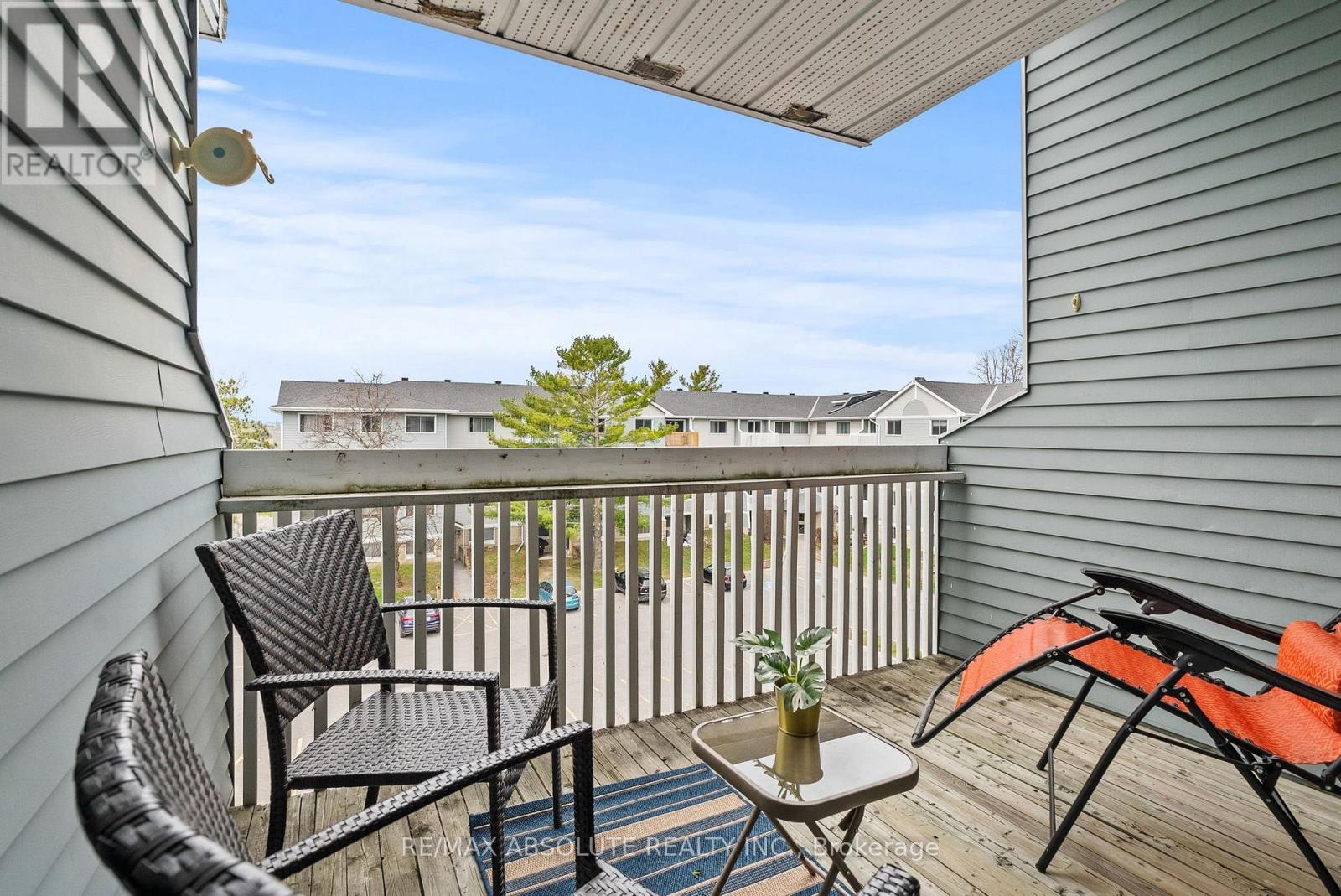 415 - 216 Viewmount Drive