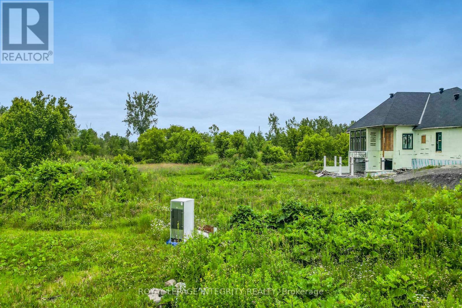 1695 Old Montreal Road