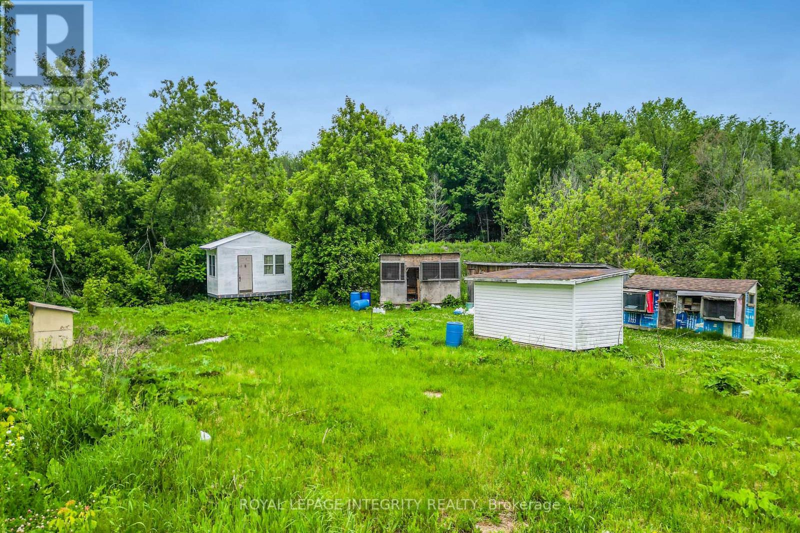 1695 Old Montreal Road