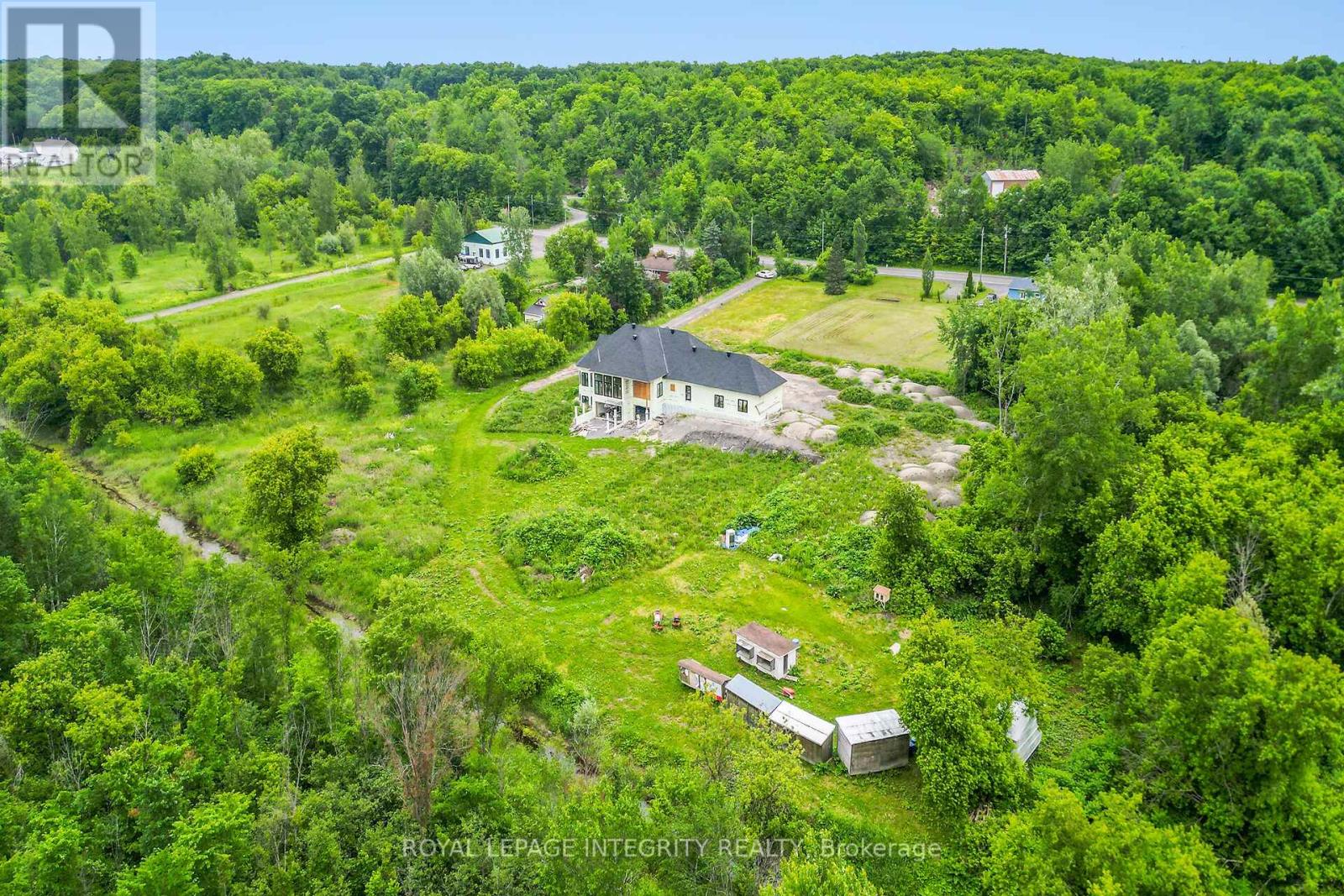 1695 Old Montreal Road